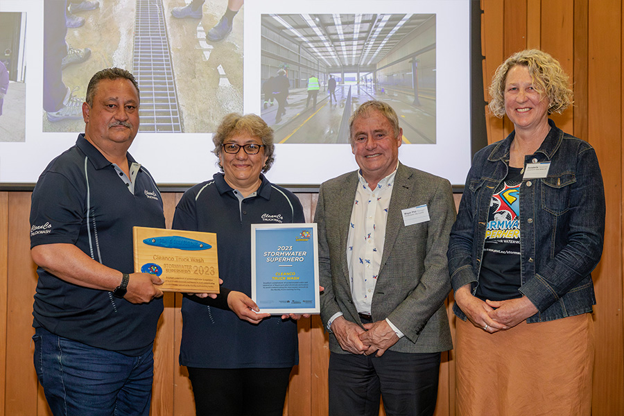 <p>Cleanco accepts their award from Christchurch Mayor Phil Mauger and zone committee Chair Annabelle Hasselman.</p>